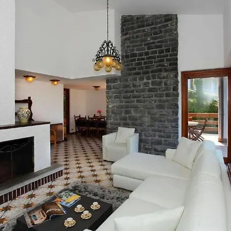 Sleeps 8 Pool Villa Nesso