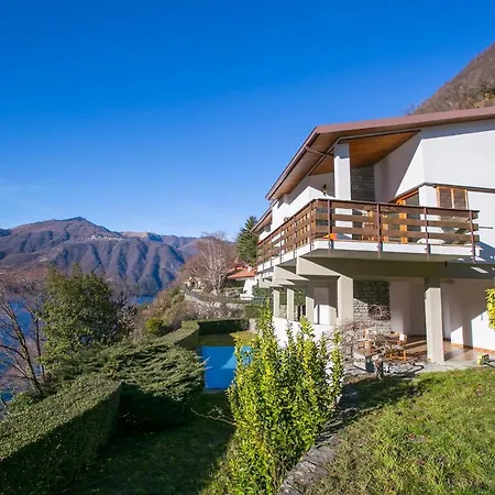 Villa Sleeps 8 Pool